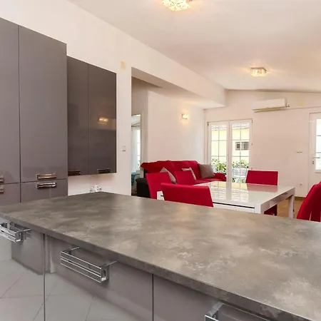 Family Ina Apartament Vodice